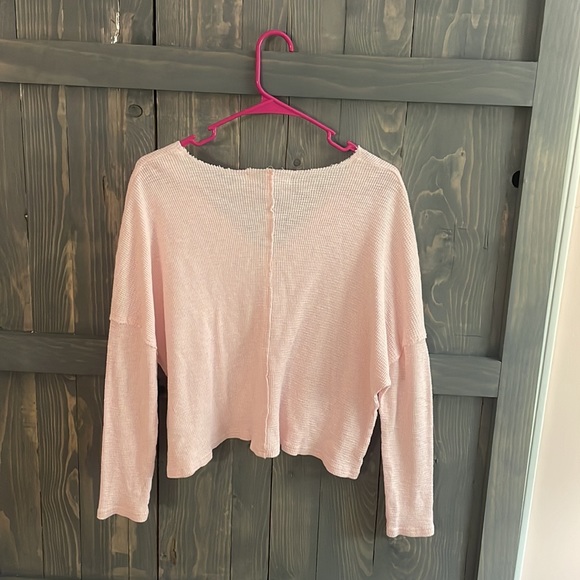 Size small thin pullover from Lela Sky - Picture 2 of 2